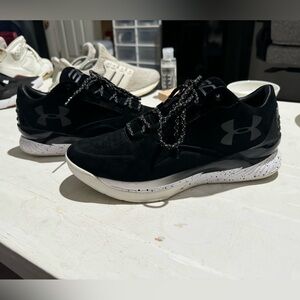 Curry 1 Low Lux Black Suede